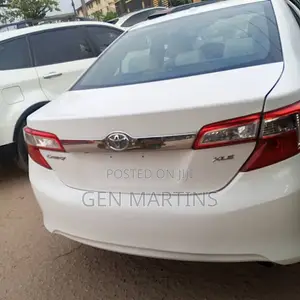 Toyota Camry XLE 4dr Sedan (2.5L 4cyl 6A) 2013 White