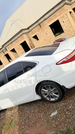 Toyota Camry SE 4dr Sedan (2.5L 4cyl 6A) 2015 White