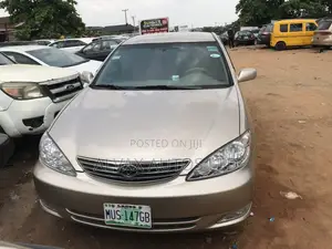 Toyota Camry 2005 Gold