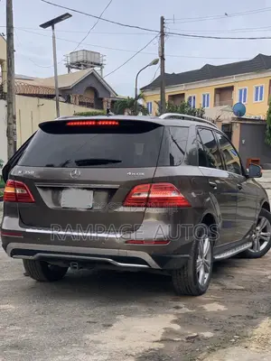 Mercedes-Benz M Class 2012 Brown