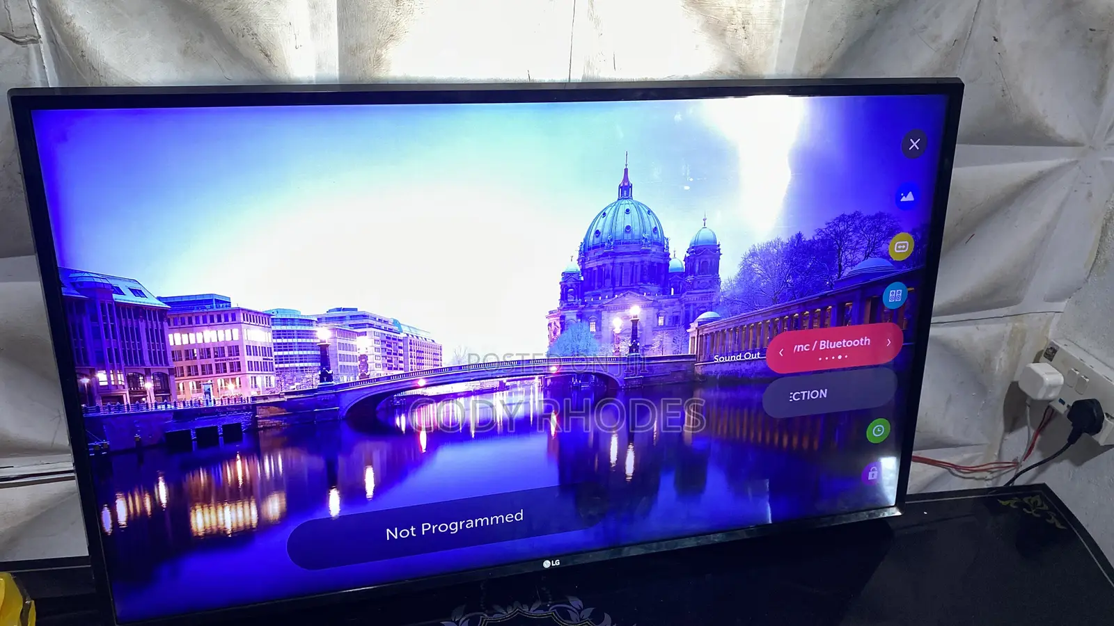 LG 43 Inches