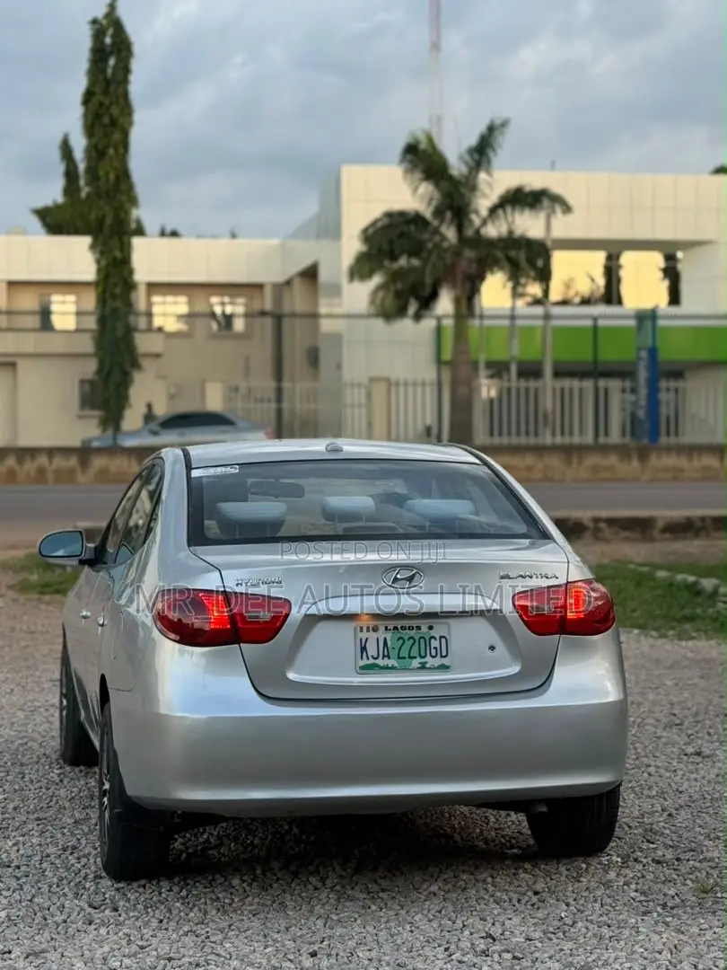 Hyundai Elantra 2010 Silver
