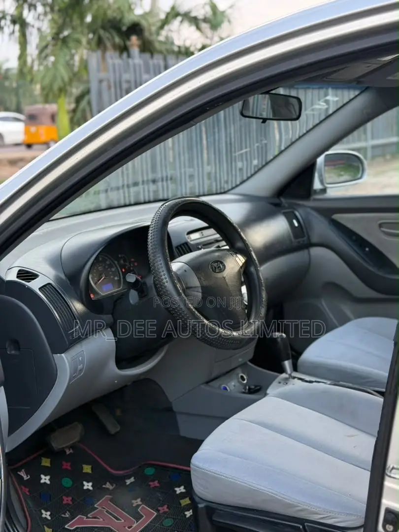 Hyundai Elantra 2010 Silver