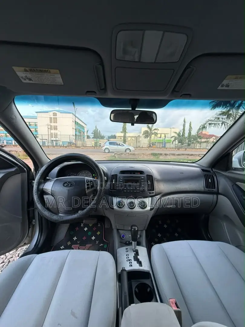 Hyundai Elantra 2010 Silver