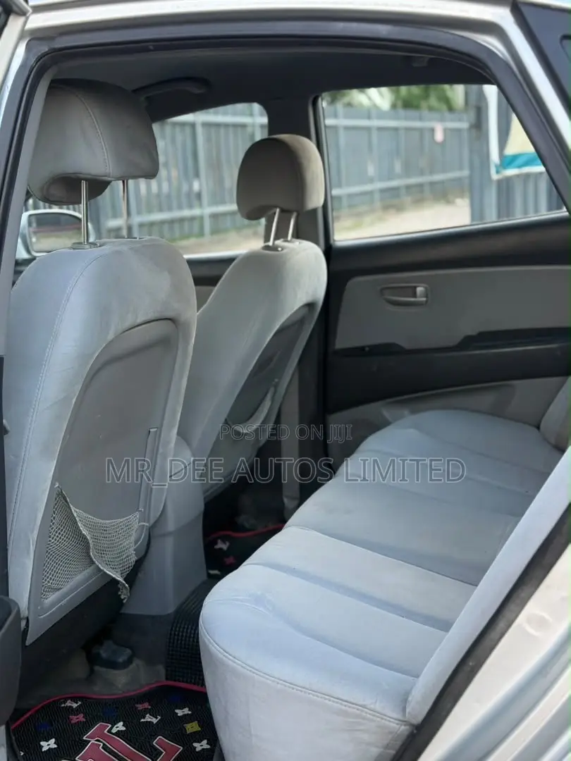 Hyundai Elantra 2010 Silver