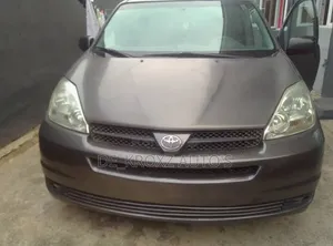 Toyota Sienna CE FWD (3.3L V6 5A) 2004 Gray
