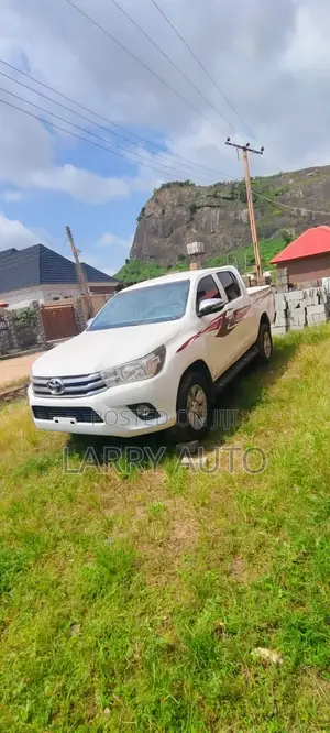 Toyota Hilux 2016 White