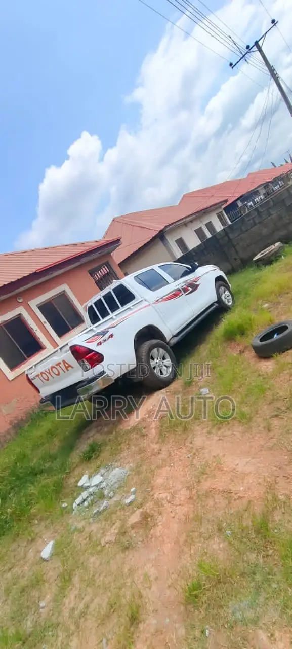 Toyota Hilux 2016 White