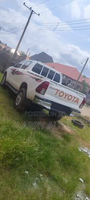 Toyota Hilux 2016 White
