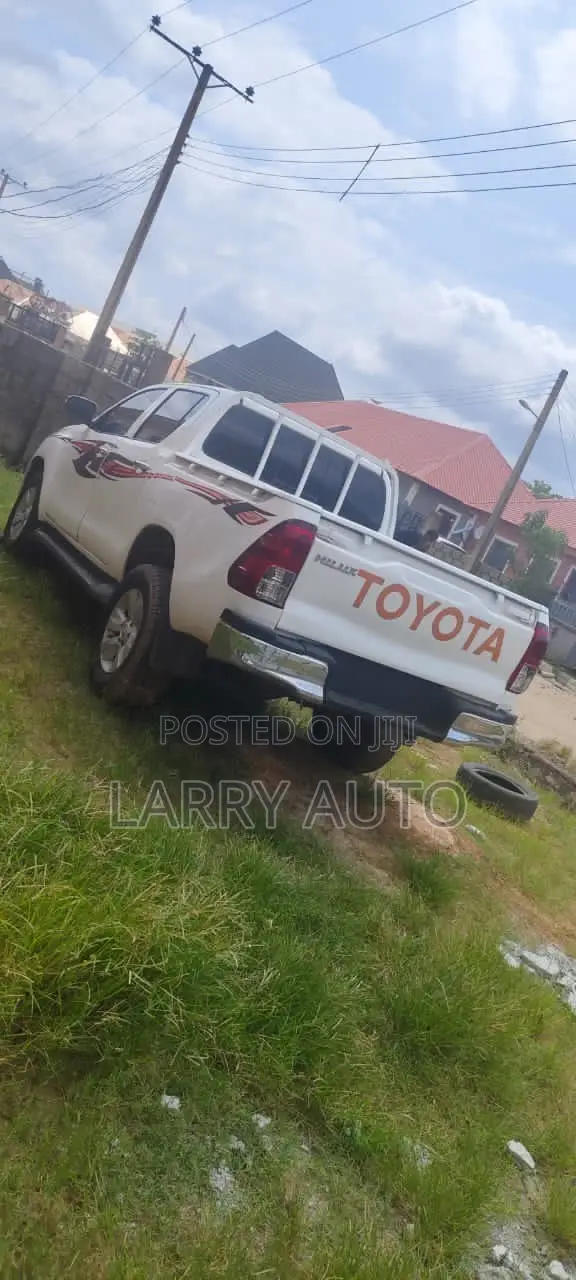 Toyota Hilux 2016 White