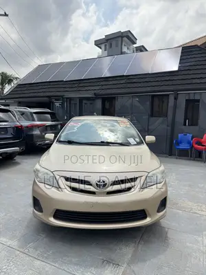Toyota Corolla 2012 Gold