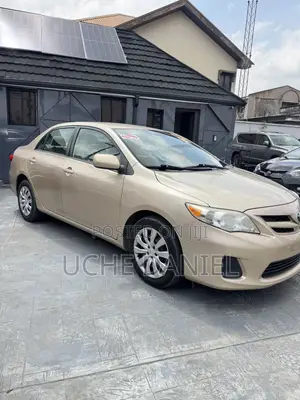 Toyota Corolla 2012 Gold