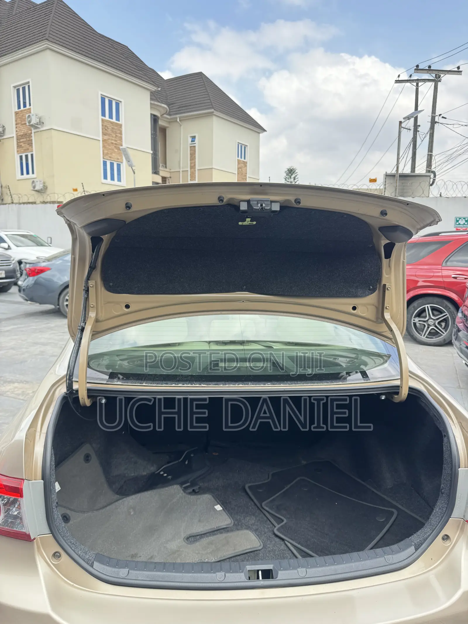 Toyota Corolla 2012 Gold