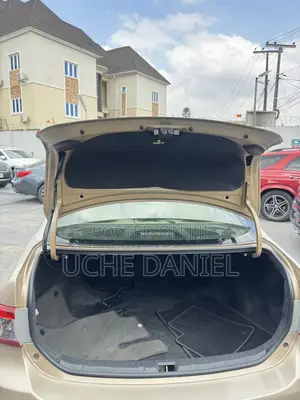 Toyota Corolla 2012 Gold