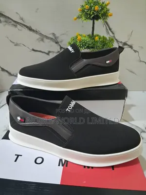 Tommy Hilfiger Solid Shoes for Men CKA M6g