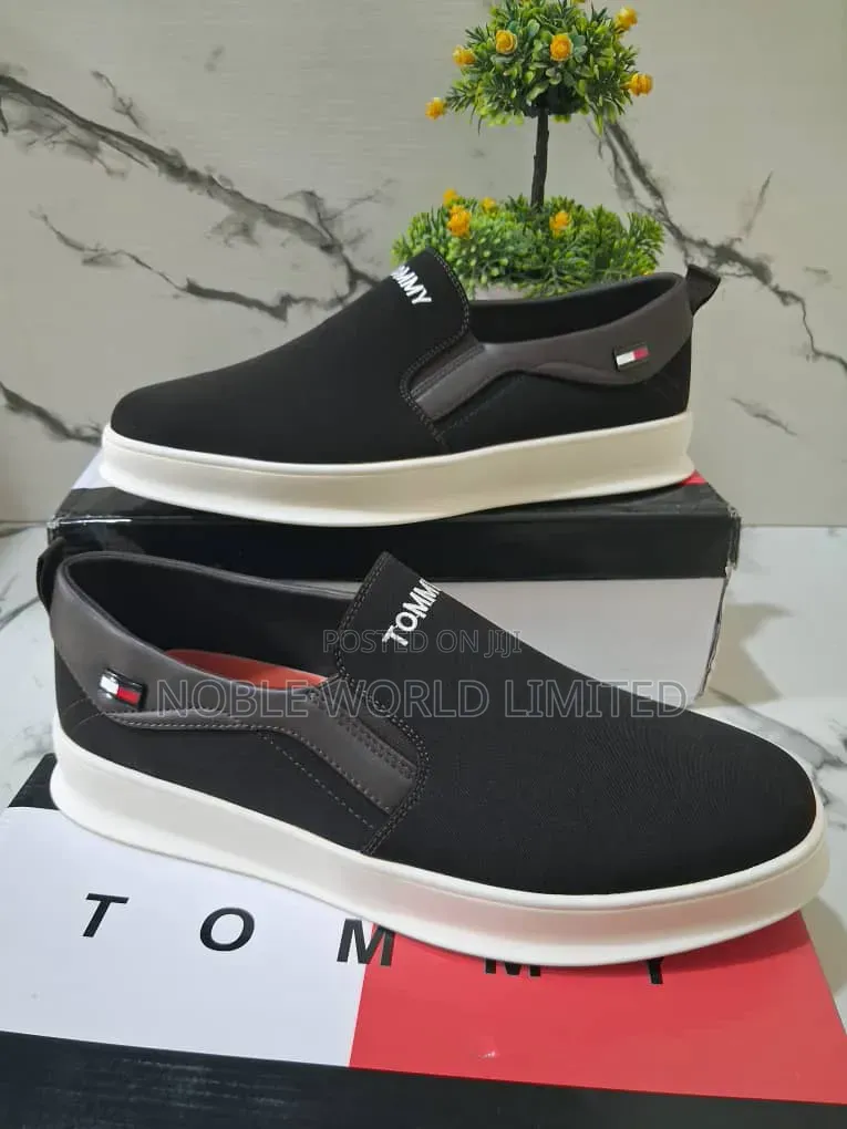 Tommy Hilfiger Solid Shoes for Men CKA M6g