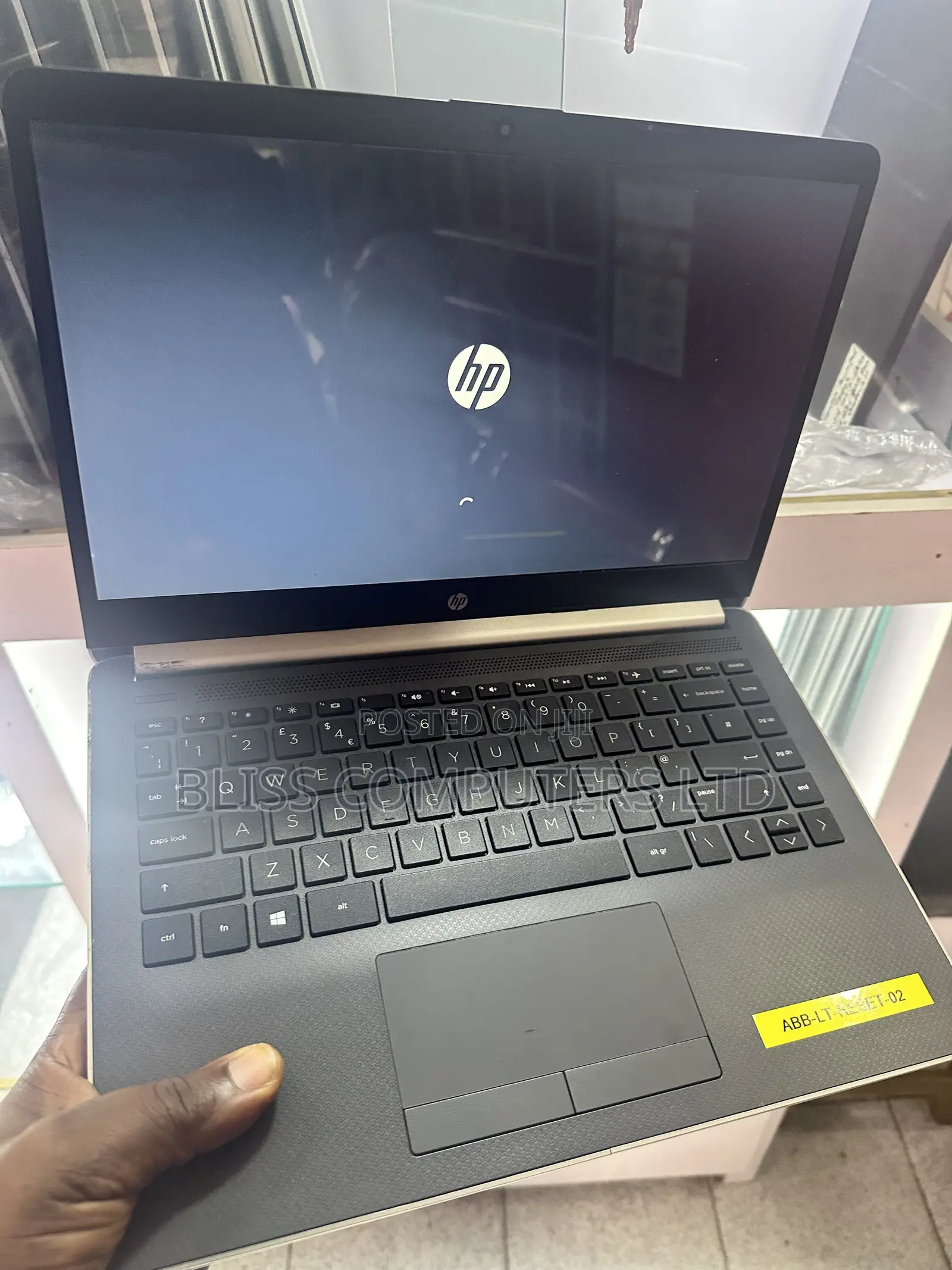 Laptop HP 14-ep0063 8GB AMD SSD 128GB