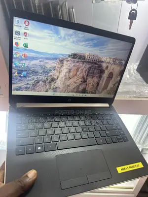 Laptop HP 14-ep0063 8GB AMD SSD 128GB