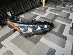 Headlight Toyota Avalon 2020