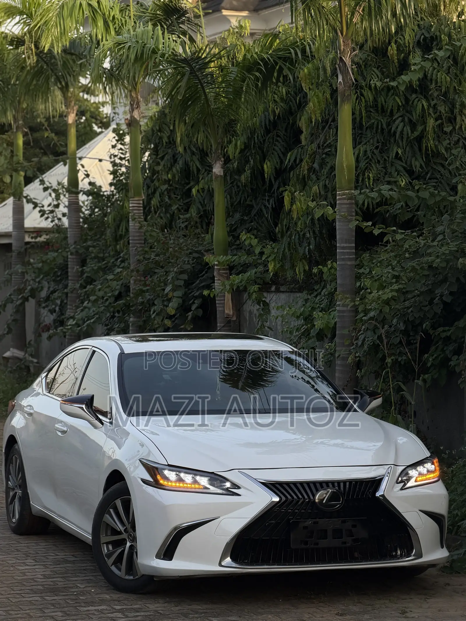 Lexus ES 2019 White