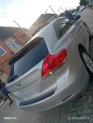 Toyota Venza LE 2010 Silver