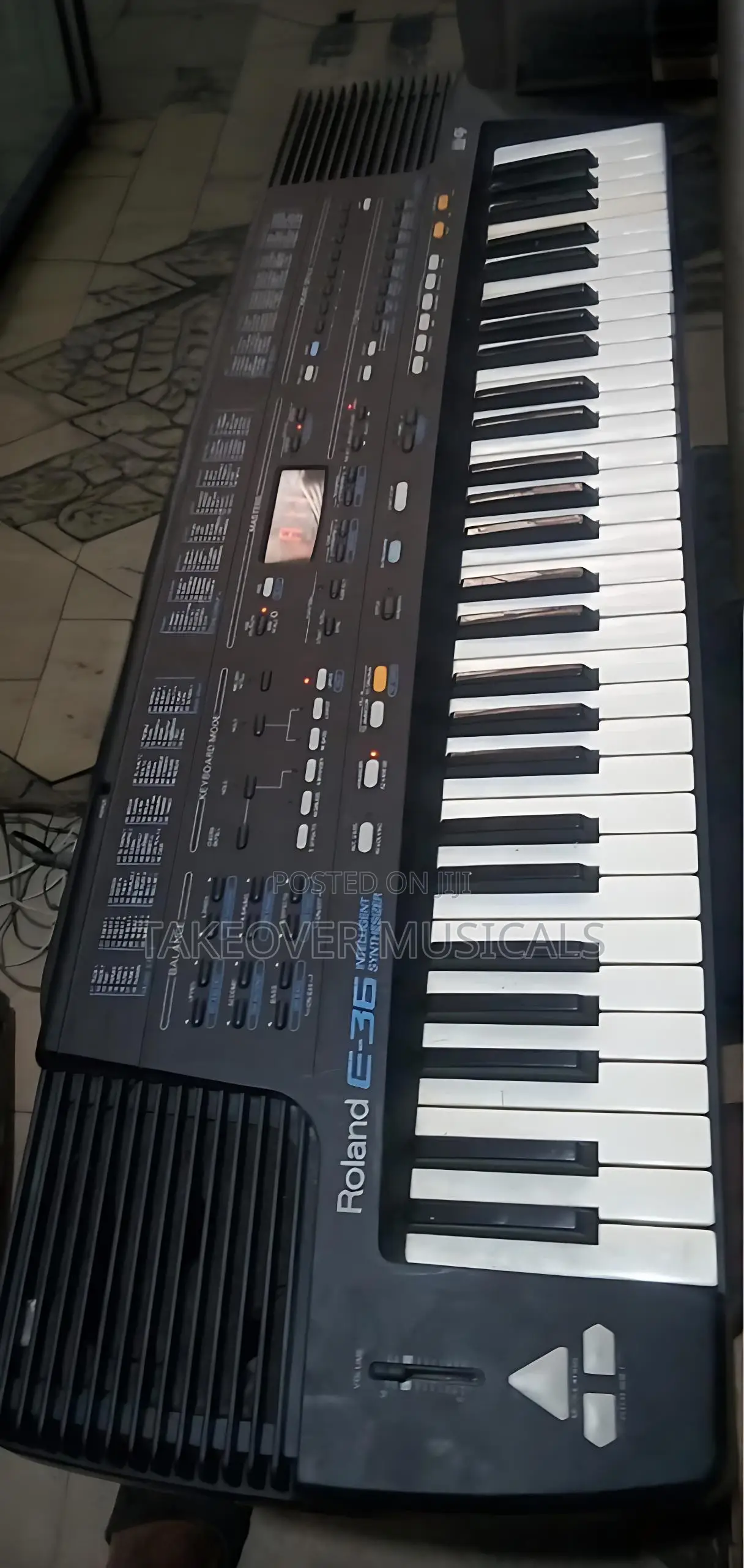 Roland E-36 Intelligent Synthesizer Keyboard (61 Keys) – Used