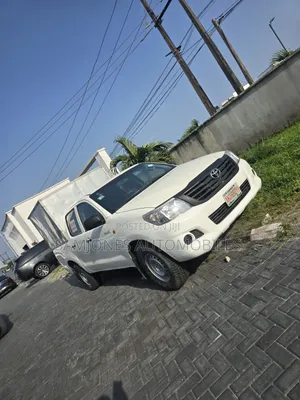 Toyota Hilux 2010 White