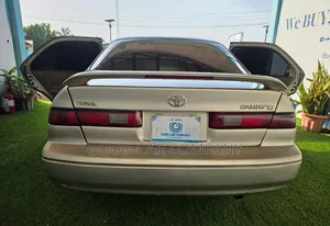 Toyota Camry Automatic 1999 Gold