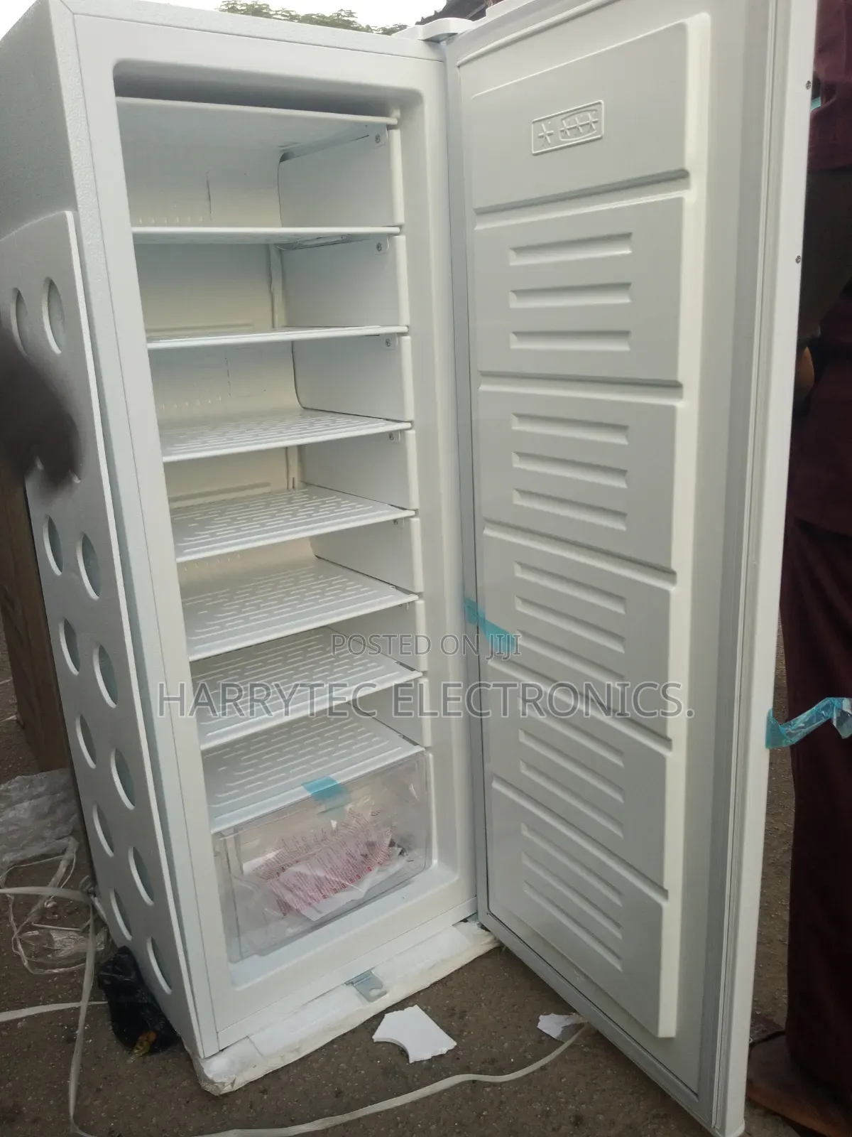 Aeon Standing Freezer 250 Litrs With 2 Years Warranty