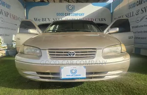 Toyota Camry Automatic 1999 Gold