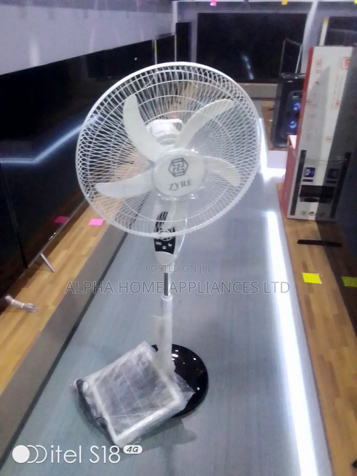 Zyre 18" Rechargeable Fan White Colour