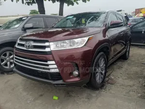 Toyota Highlander XLE 2019 Maroon