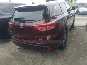Toyota Highlander XLE 2019 Maroon