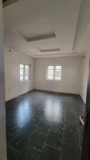 3bdrm Apartment in Magodo Phase 1 for rent