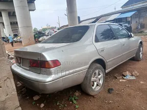 Toyota Camry LE 4dr Sedan (2.2L 4cyl 4A) 2001 Silver
