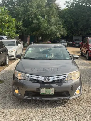 Toyota Camry XLE V6 4dr Sedan (3.5L 6cyl 6A) 2012 Gray