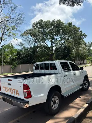 Toyota Hilux 2014 White