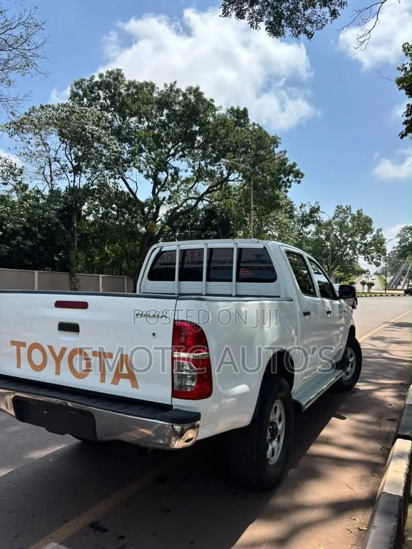 Toyota Hilux 2014 White