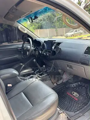 Toyota Hilux 2014 White