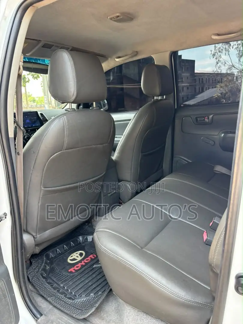 Toyota Hilux 2014 White