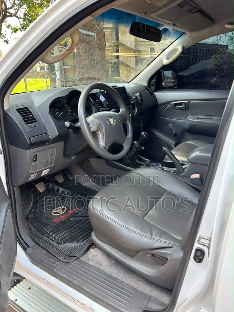 Toyota Hilux 2014 White