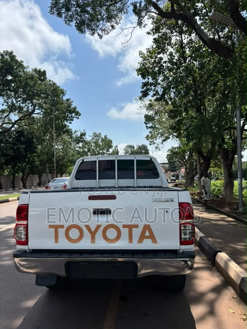 Toyota Hilux 2014 White