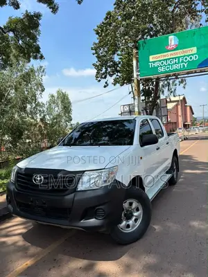 Toyota Hilux 2014 White