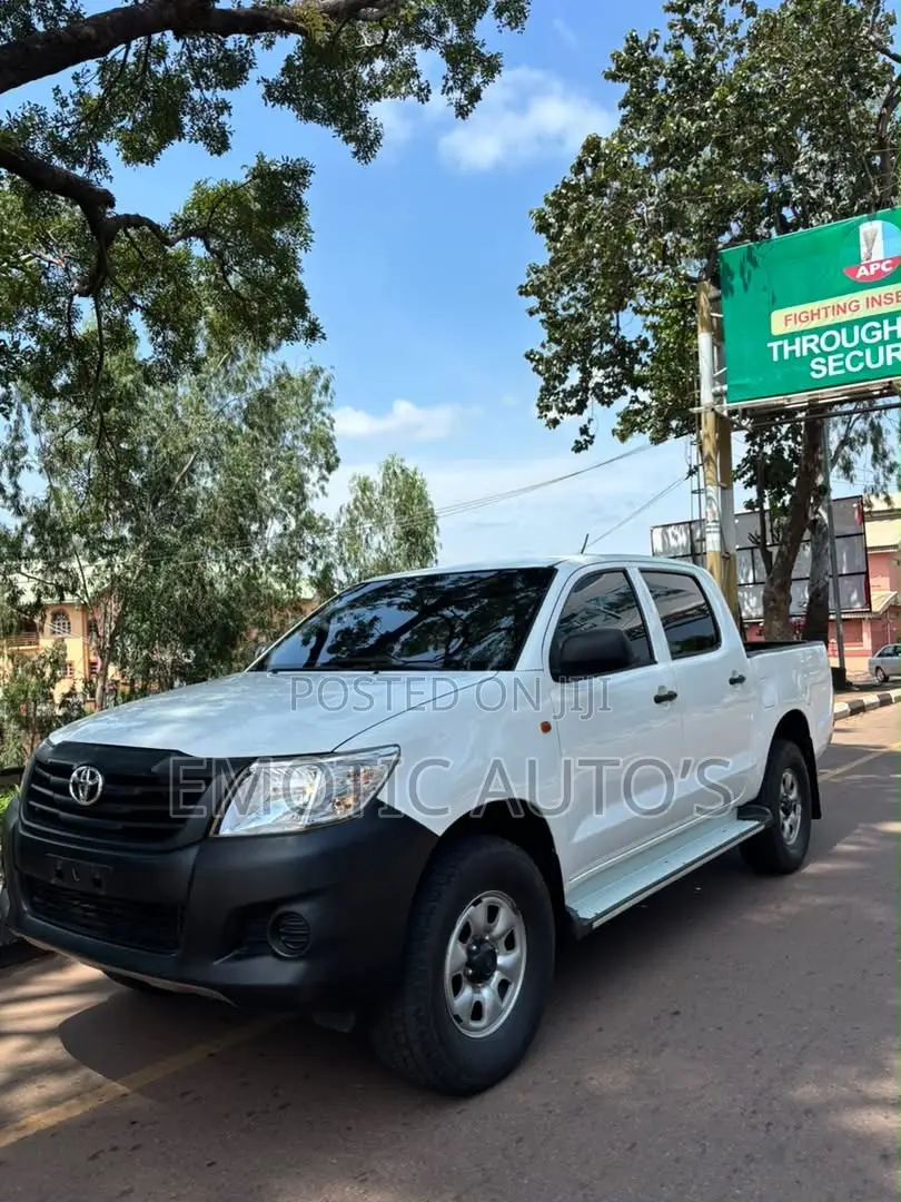 Toyota Hilux 2014 White