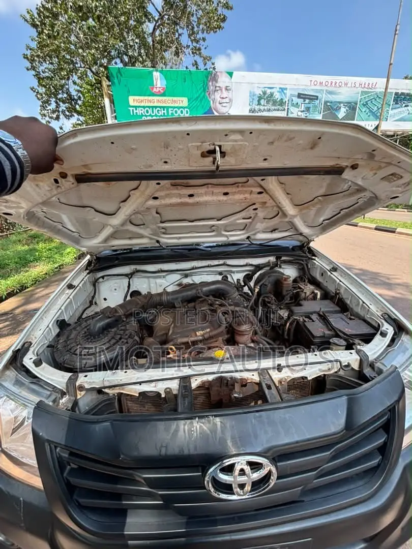 Toyota Hilux 2014 White
