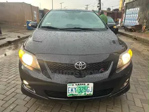 Toyota Corolla 2010 Black