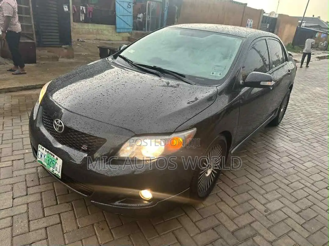 Toyota Corolla 2010 Black