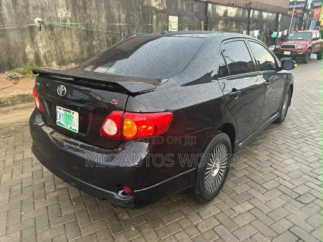 Toyota Corolla 2010 Black