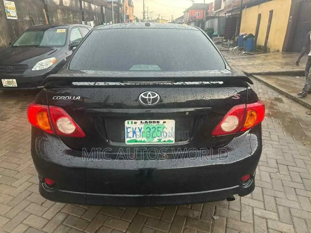 Toyota Corolla 2010 Black