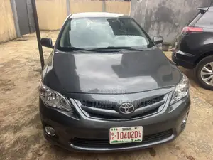 Toyota Corolla LE 4dr Sedan (1.8L 4cyl 4A) 2013 Gray